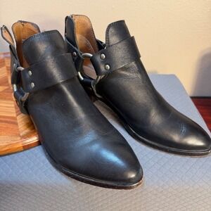 Frye Sacha Moto Shootie Black Leather Harness Ankle Boots 7.5M 3478314-BLK
